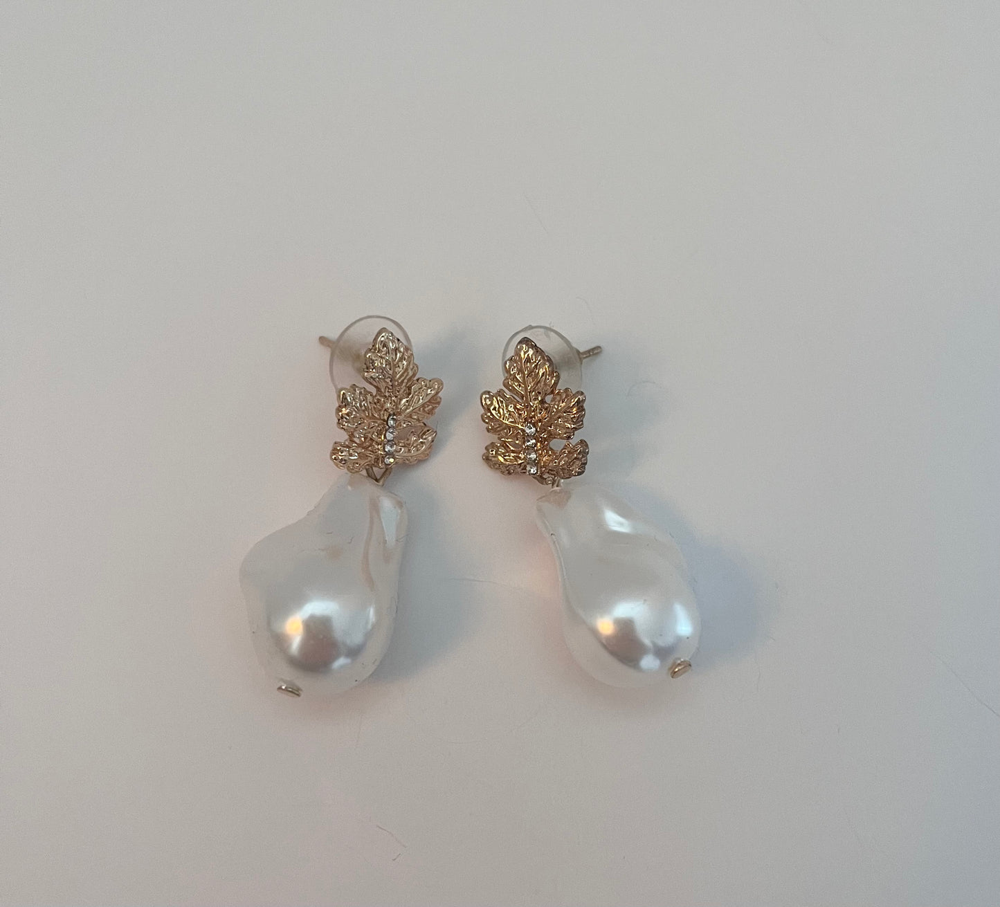 NO BRAND Gold Leaf Pearl Dangle Earrings
