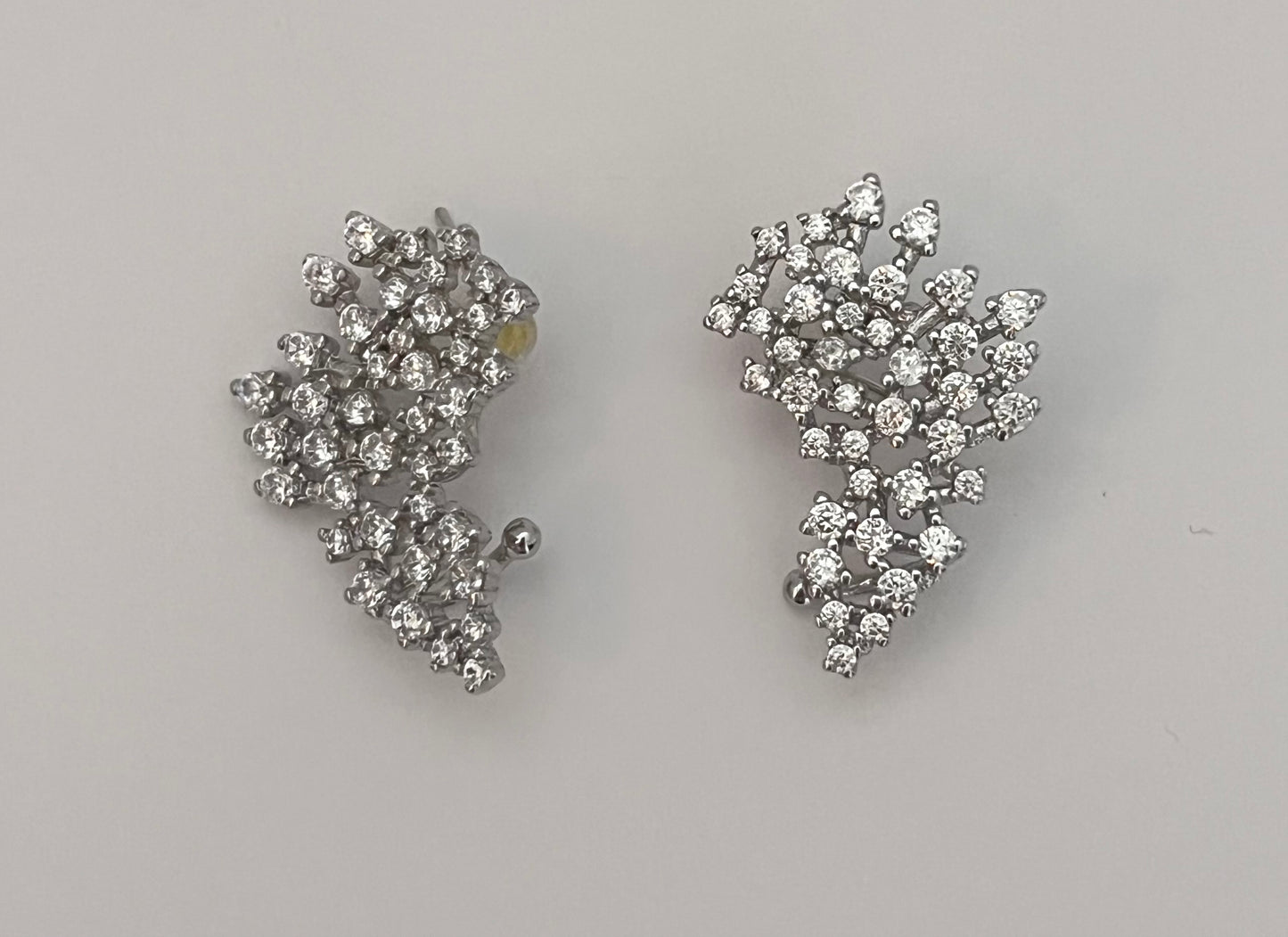 NO BRAND Statement Sparkly Earrings