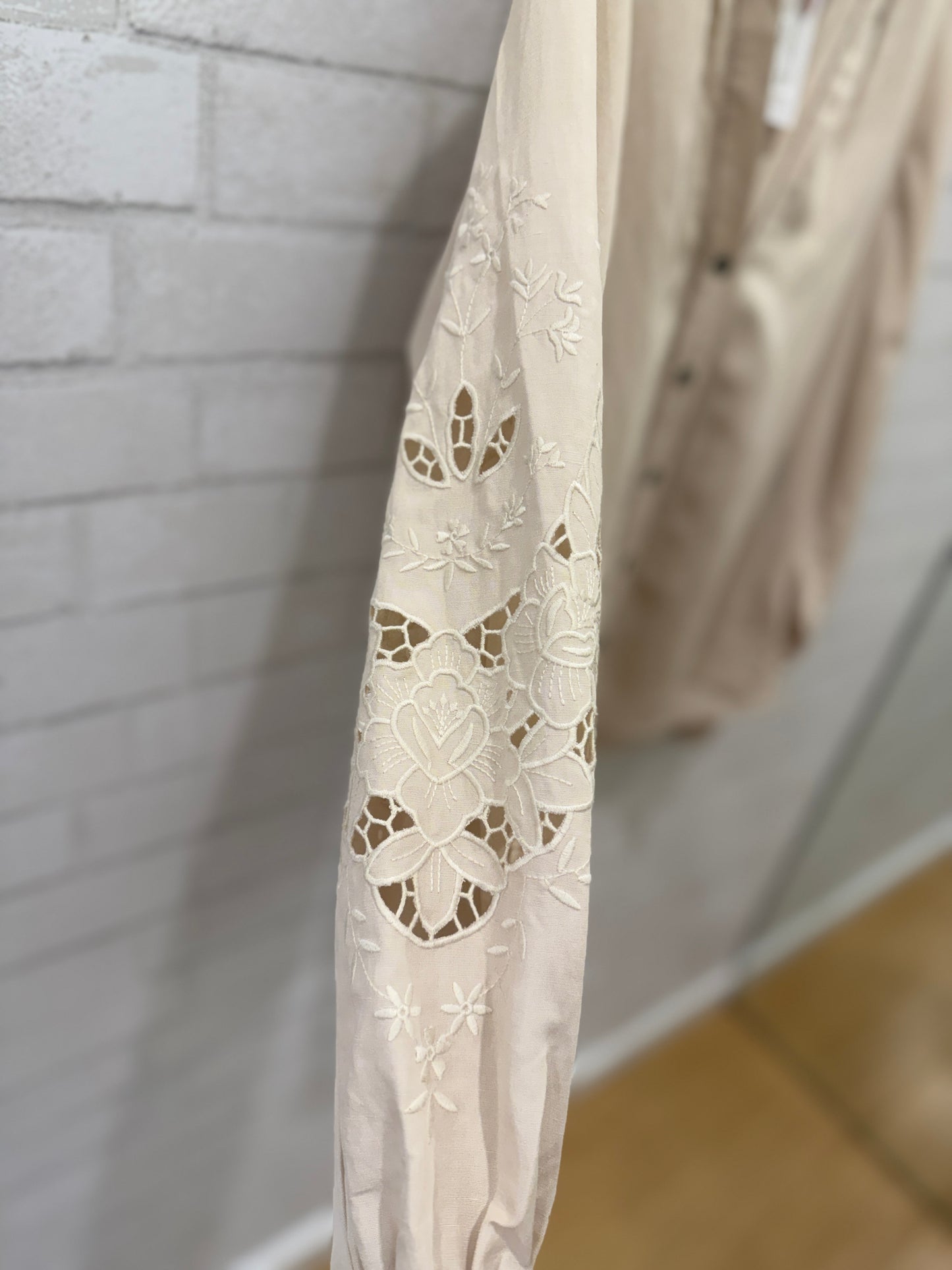 KOBI HALPERIN V-Neck Blouse W Flowers on Sleeves/ S-36