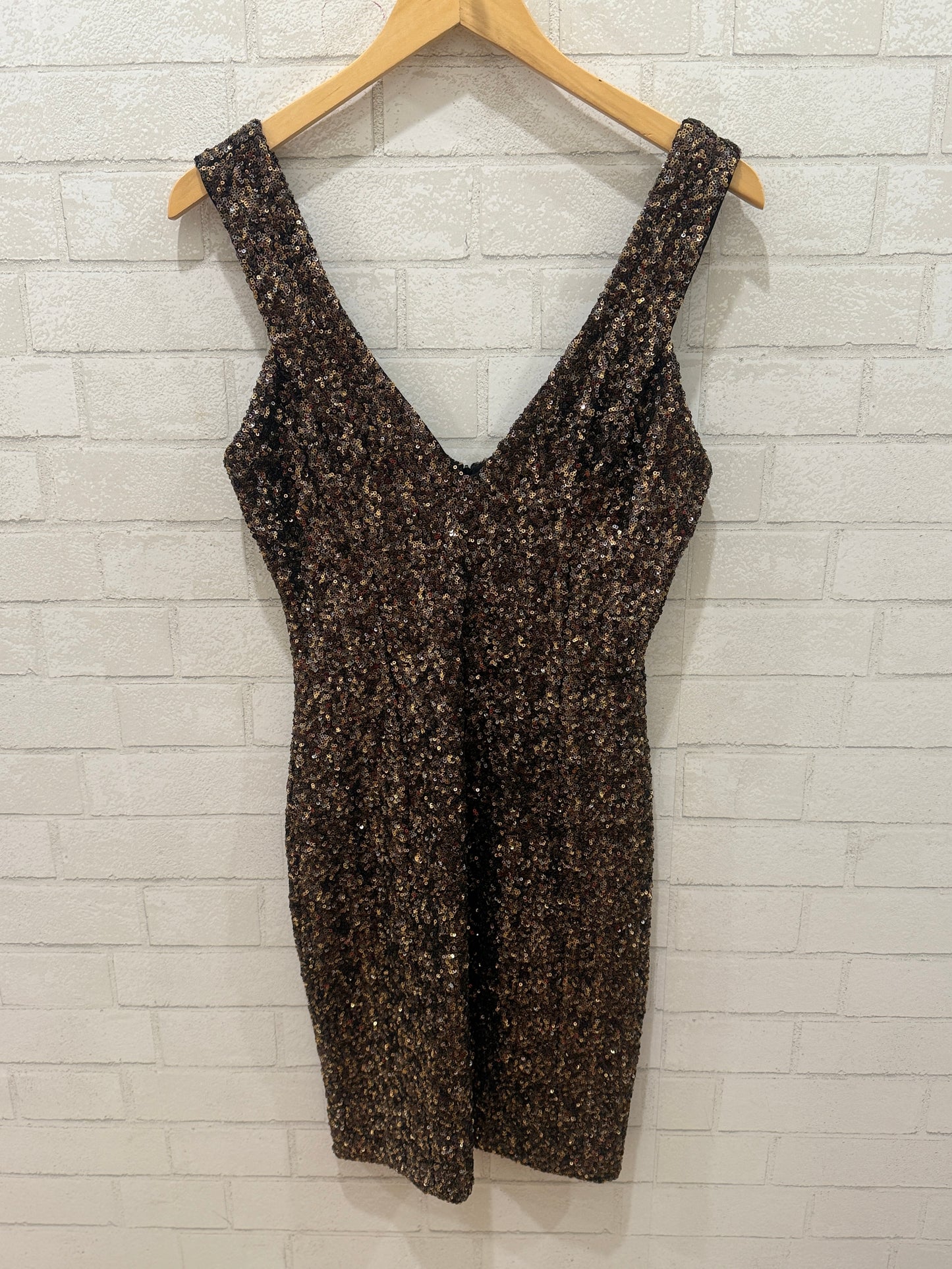 DRESS THE POPULATION Sleeveless Sequin Dress / M