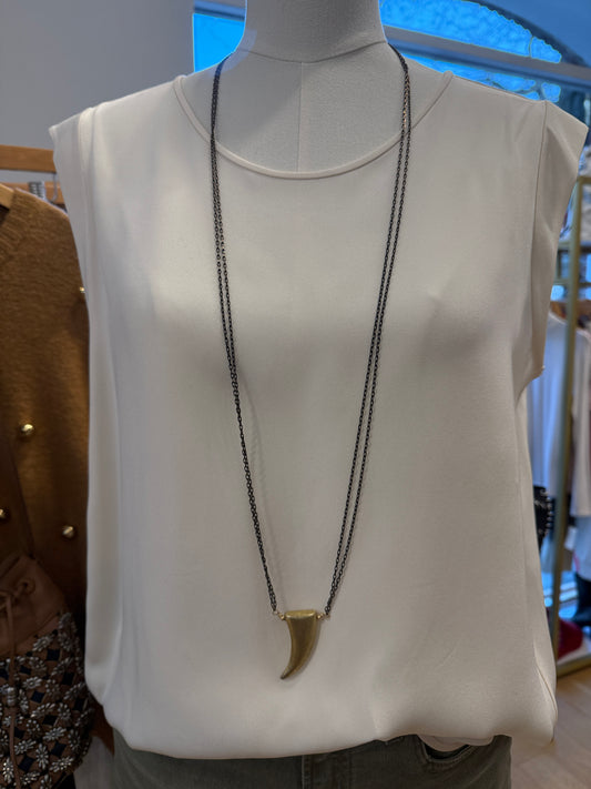 NO BRAND Long Chain Neclace with Gold Bear Tooth