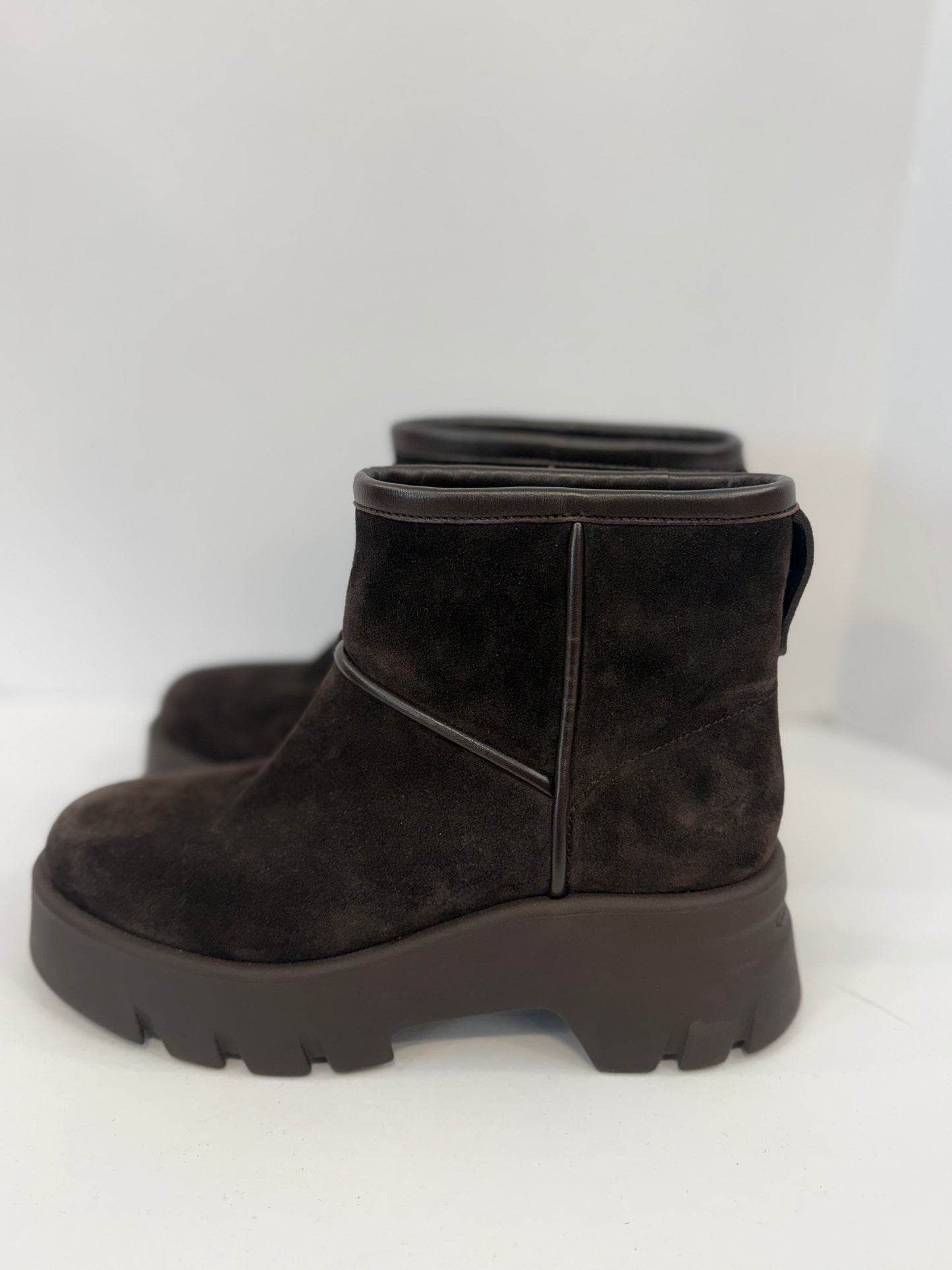 GIANVITO ROSSI Stormy Suede Ankle Boots / US8-EU39
