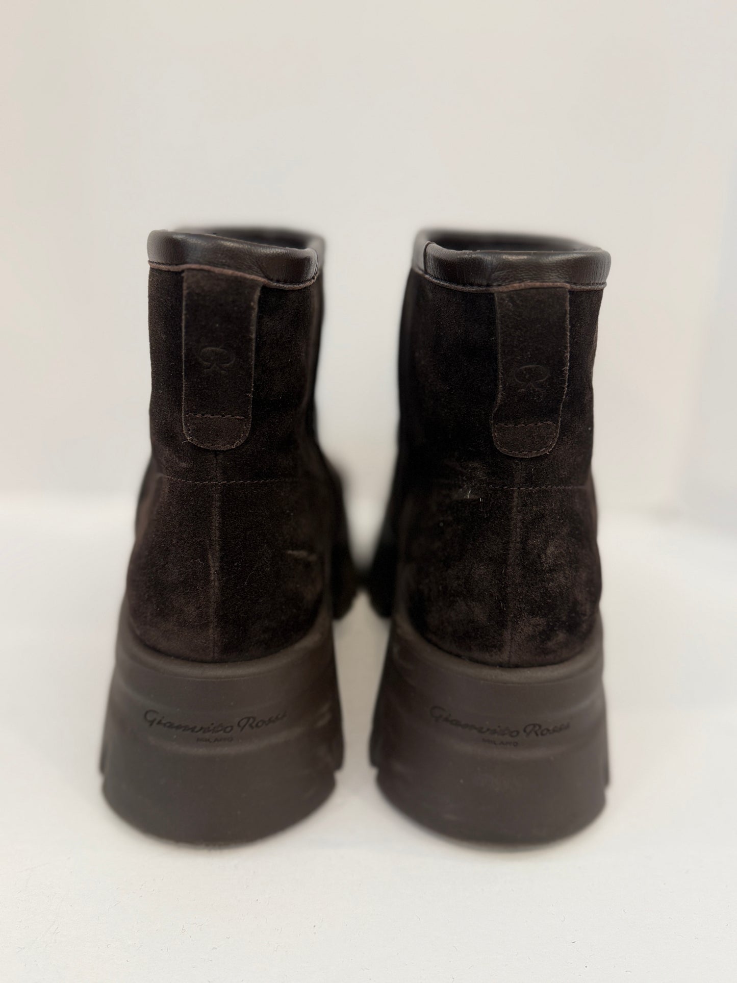 GIANVITO ROSSI Stormy Suede Ankle Boots / US8-EU39
