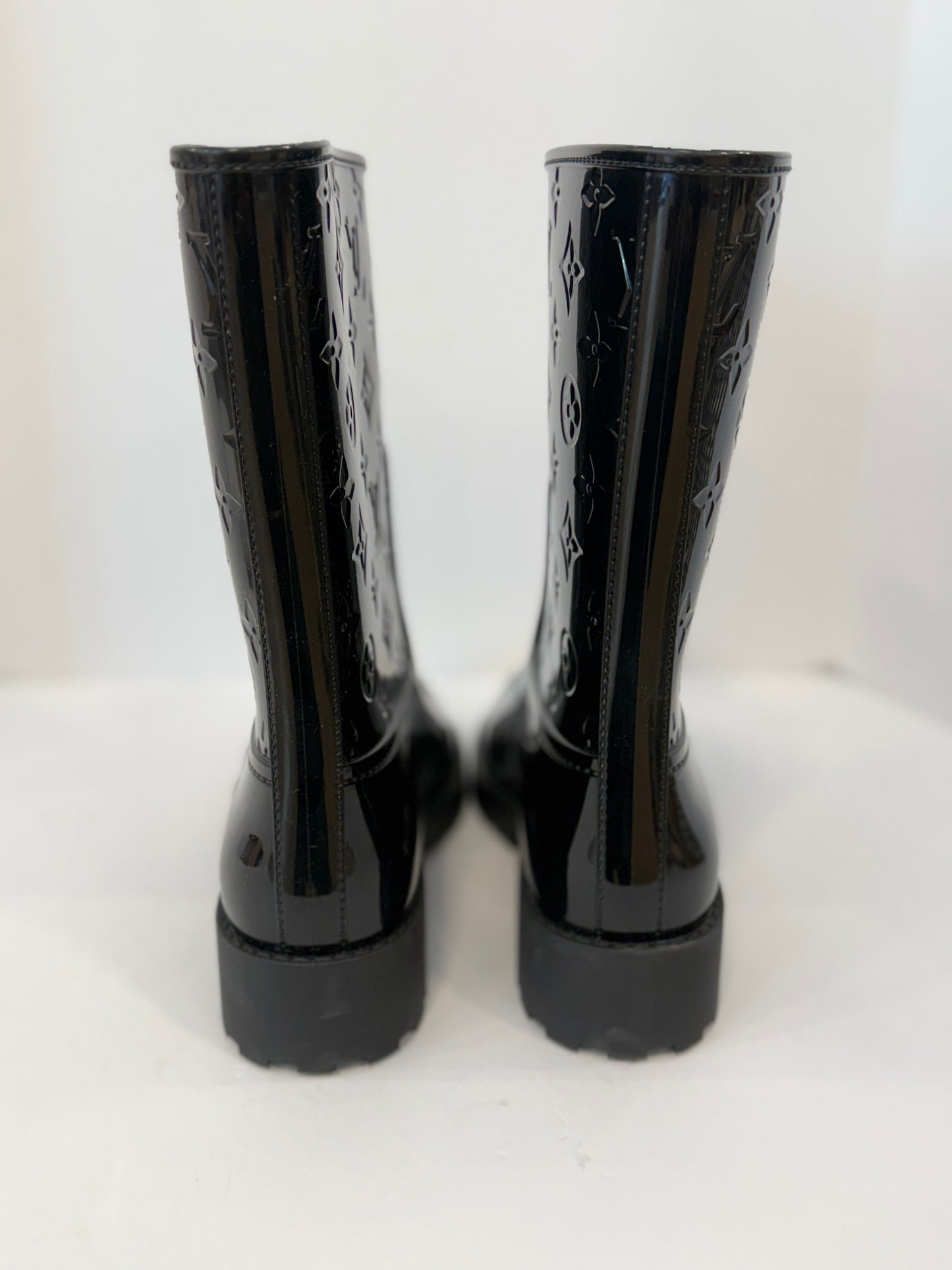 LOUIS VUITTON New Drops Flat High Rain Boots in Black Monogram Rubber — Authentic Pre-Owned | US8-EU39