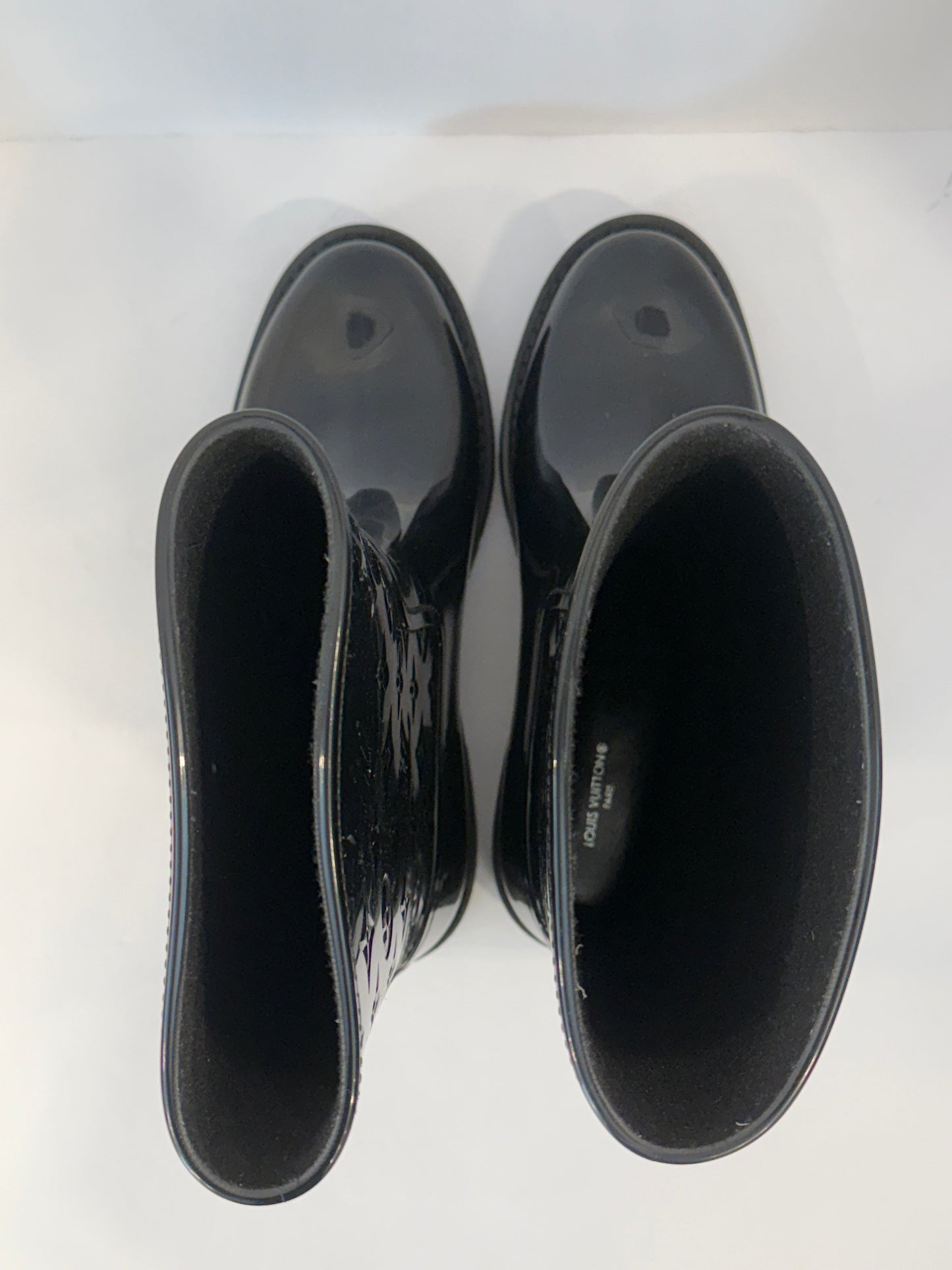 LOUIS VUITTON New Drops Flat High Rain Boots in Black Monogram Rubber — Authentic Pre-Owned | US8-EU39