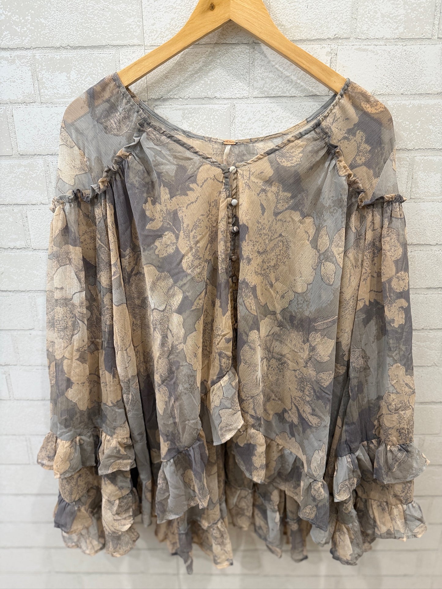 FREE PEOPLE NWT  LS  Sheer Flower Print Ruffle Blouse/L