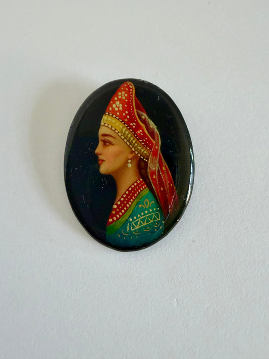 NO BRAND Vintage Woman Portrait Oval Lacquer Brooch
