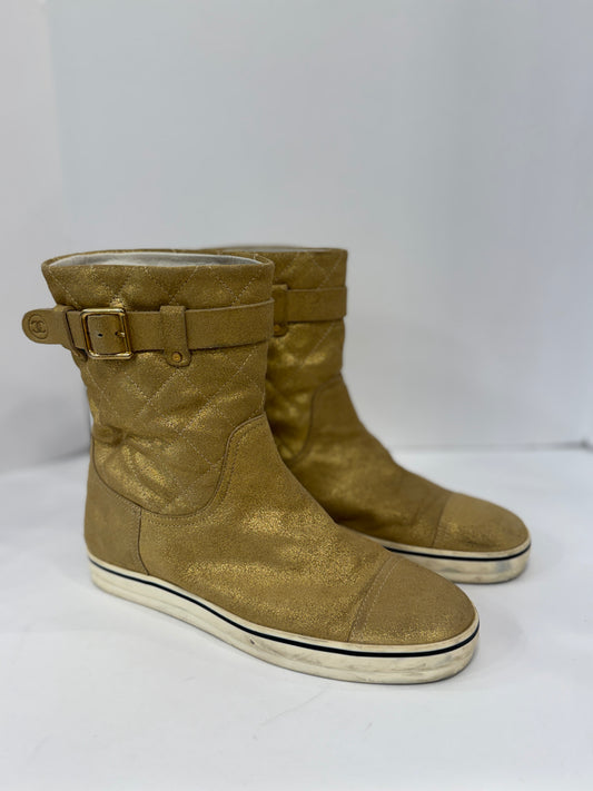 CHANEL Quilted Nubuck Metallic Gold boots / US8.5-EU39.5