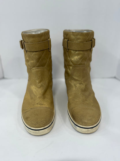 CHANEL Quilted Nubuck Metallic Gold boots / US8.5-EU39.5