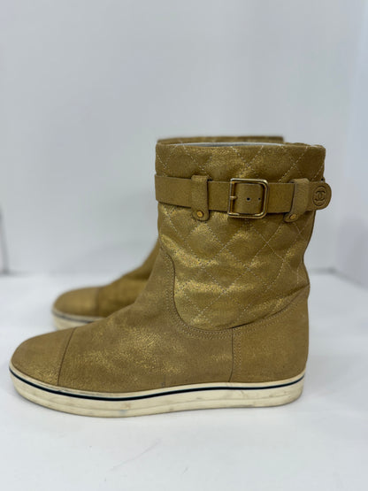 CHANEL Quilted Nubuck Metallic Gold boots / US8.5-EU39.5