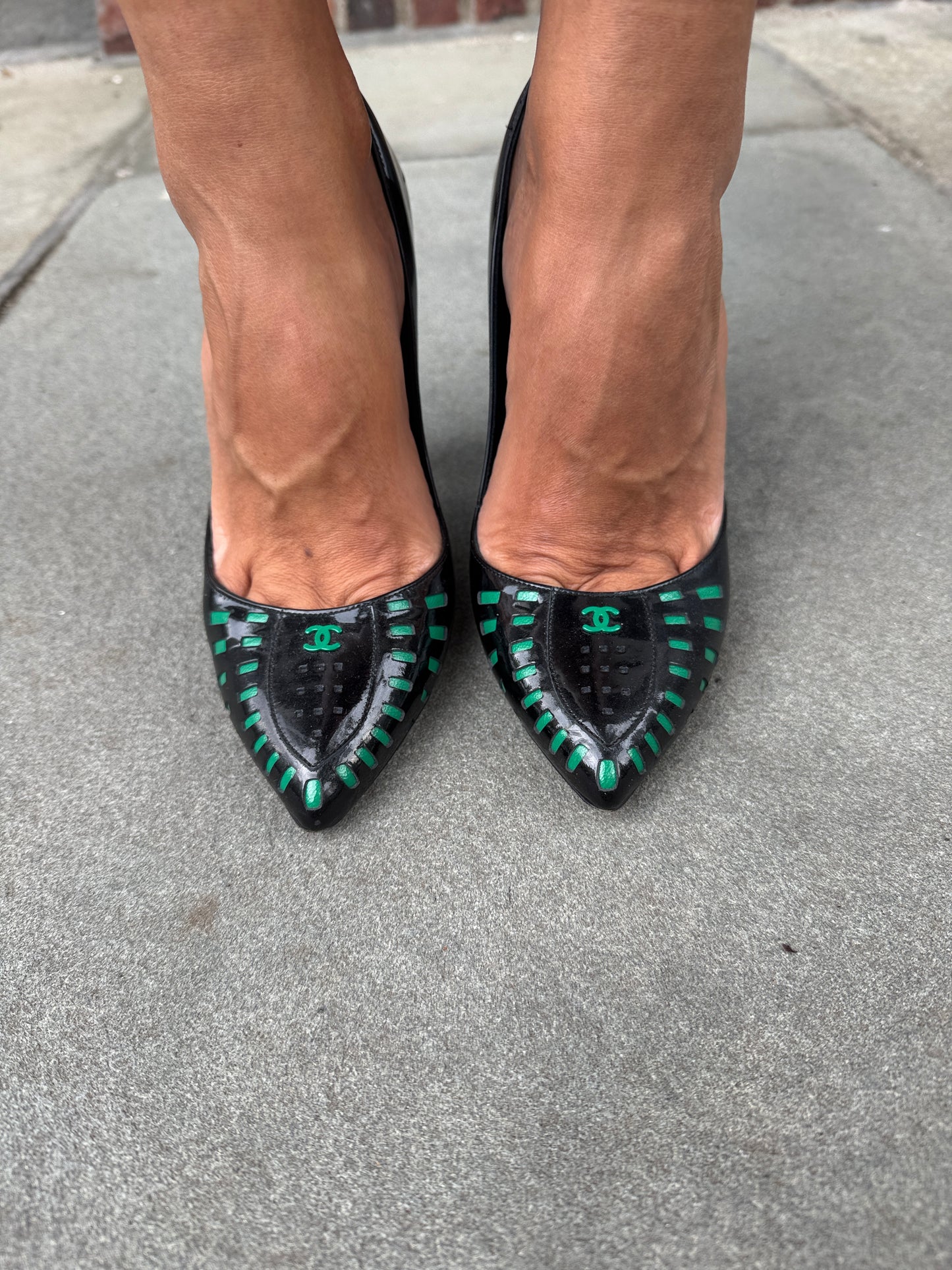 CHANEL Black Patent Leather Pumps with Green Leather Corset Lacing — Authentic | EU 38.5 / US 7.5