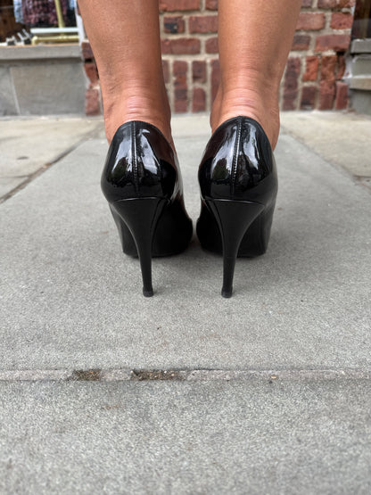 CHANEL Black Patent Leather Pumps with Green Leather Corset Lacing — Authentic | EU 38.5 / US 7.5