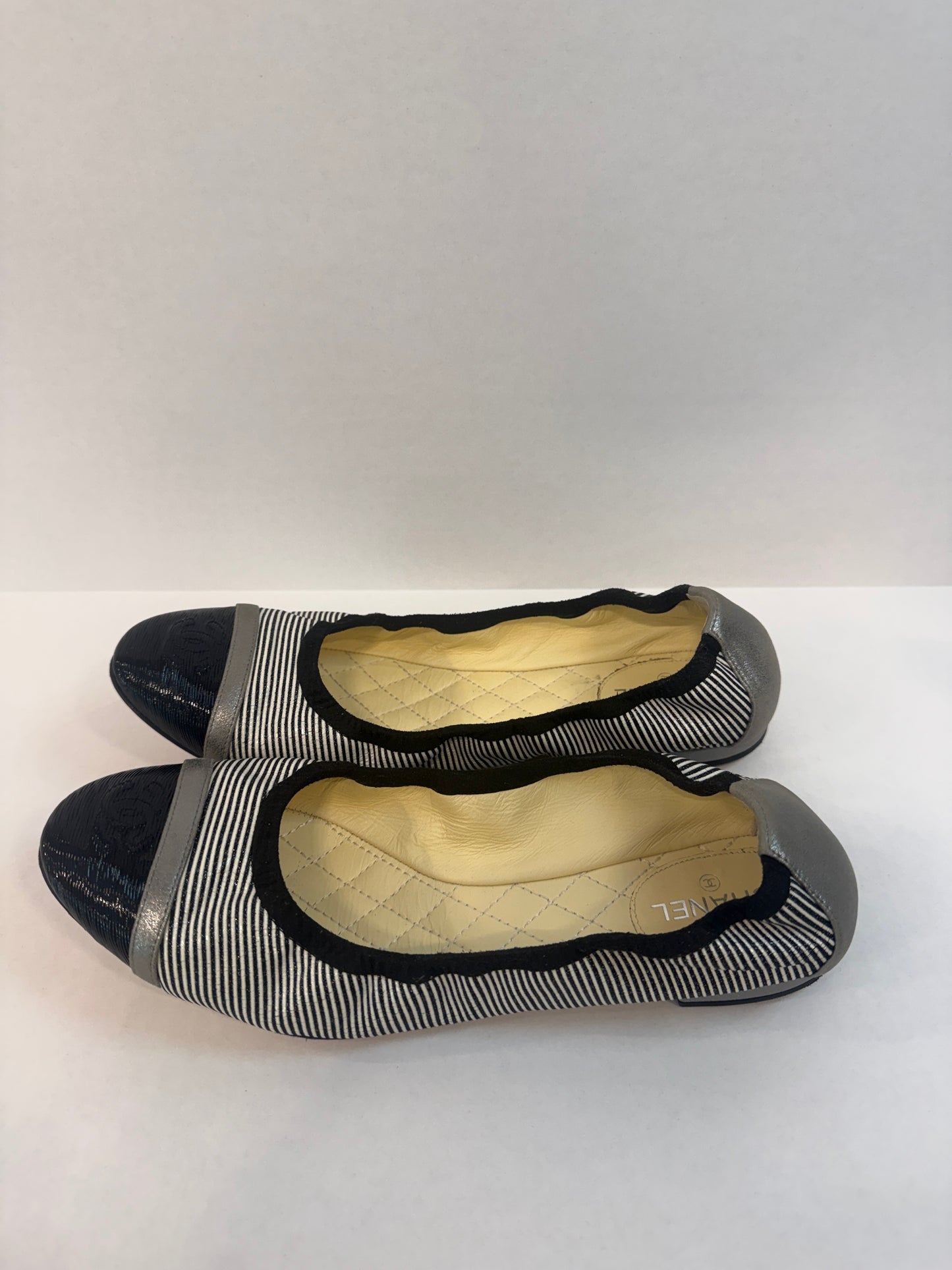 CHANEL Cap-Toe Ballet Flat in Striped Gros Grain/US8-EU39