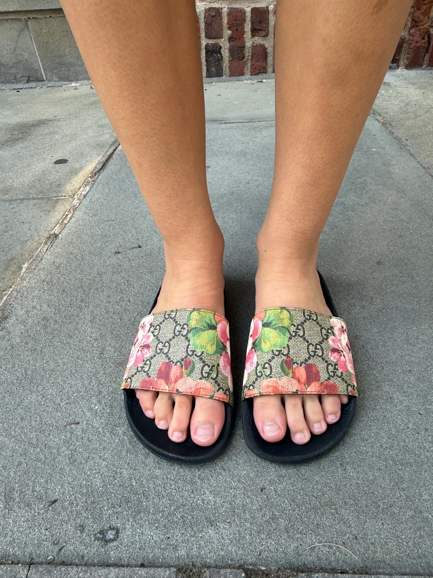 GUCCI GG Supreme Blooms Floral Slide Sandals — Authentic Pre-Owned | EU36 / US6
