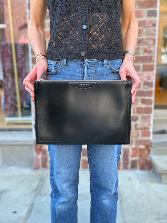 GIVENCHY NWT Antigona Calf Leather Clutch