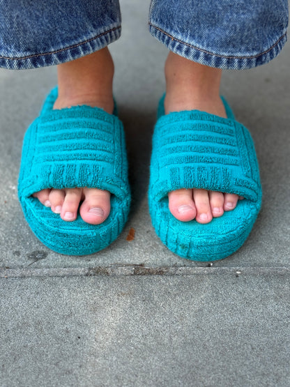 Bottega Veneta Resort Sponge terry slide teal on foot front view
