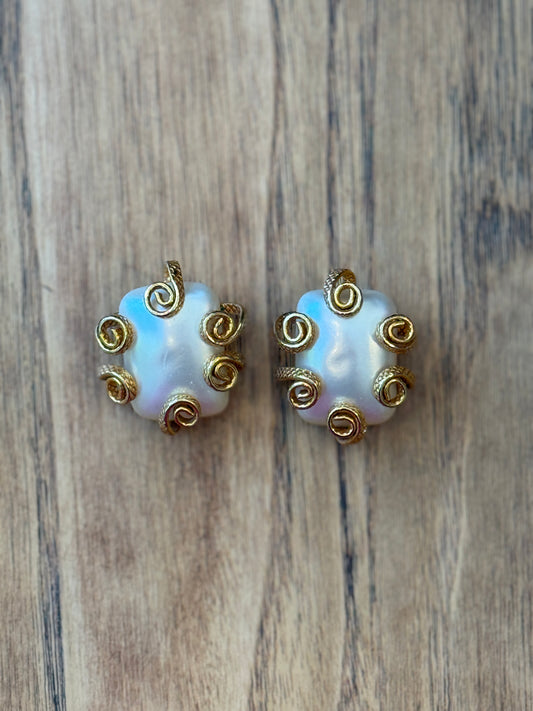 DOMINIQUE AURIENTIS Large Motherof Pearl Clip Earrings 6
