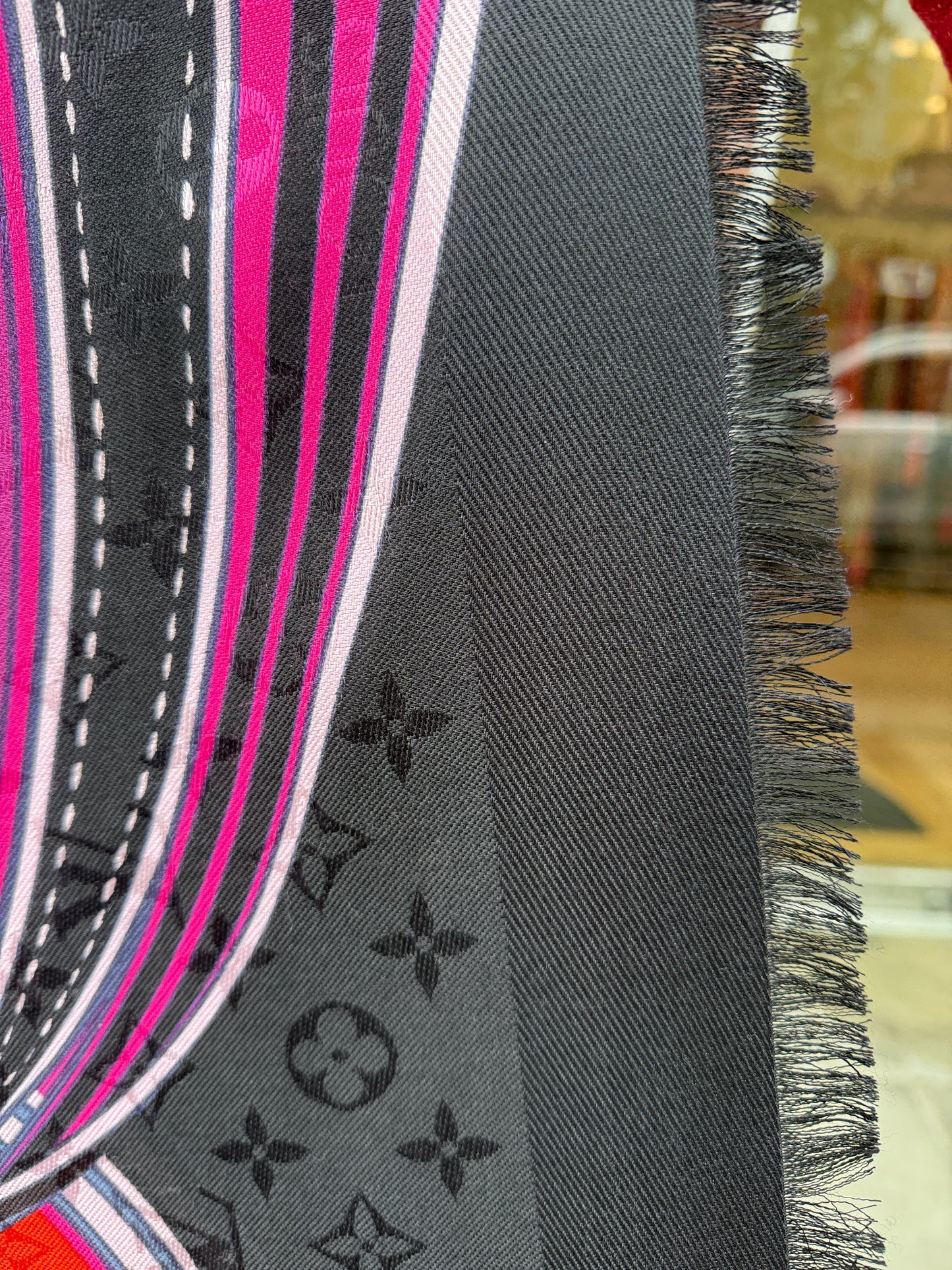 LOUIS VUITTON Hypnotic Monogram Shawl in Fuchsia/Multi — New With Tags | OS