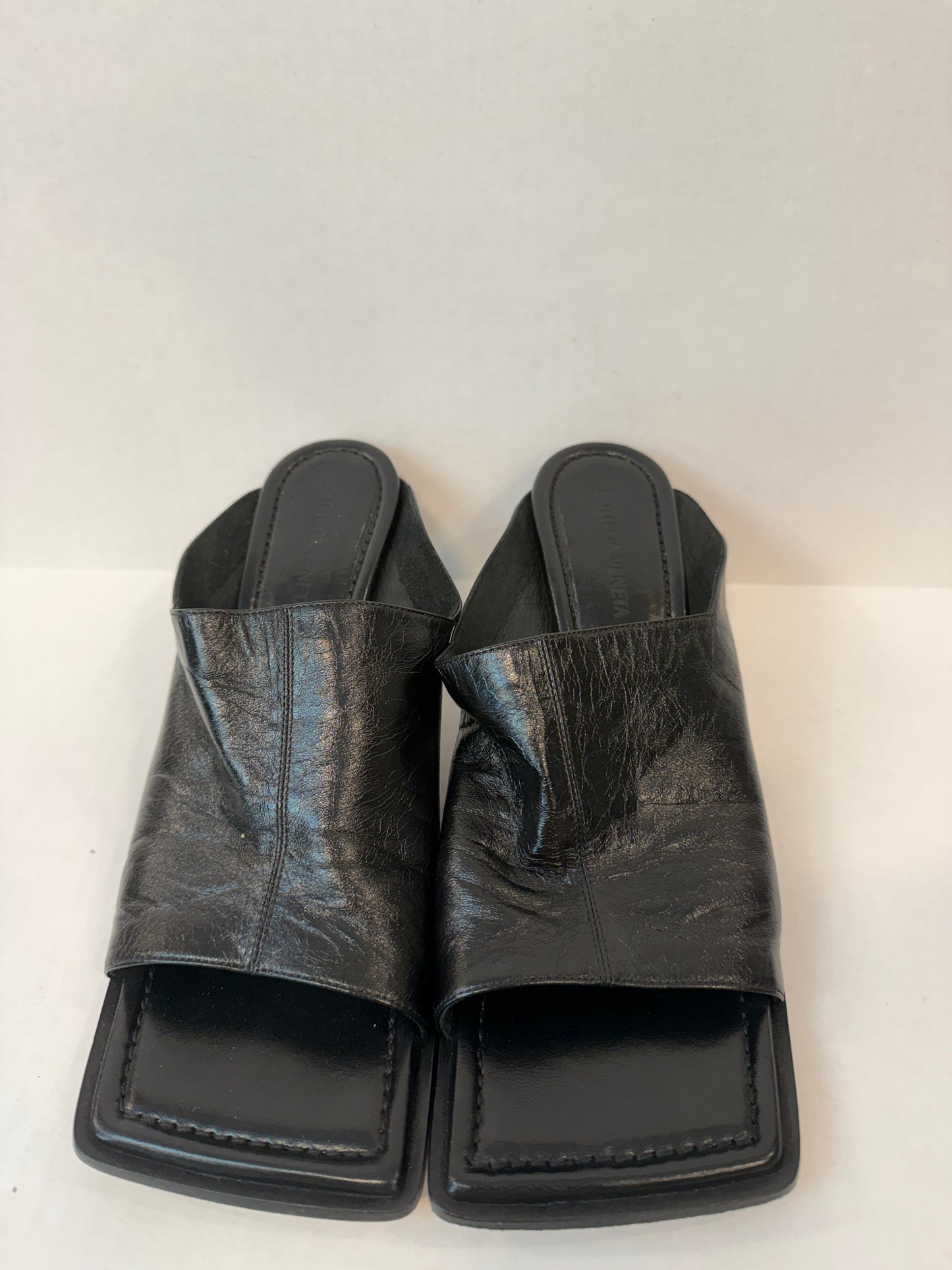 BOTTEGA VENETA Square-Toe Mule Sandals in Black Leather with Gold Sculptural Heel — Authentic Pre-Owned | Daniel Lee | US8.5-EU39