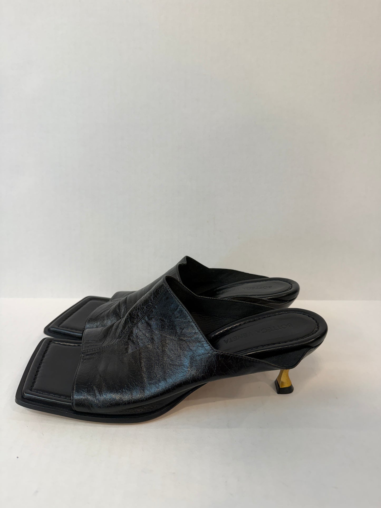 BOTTEGA VENETA Square-Toe Mule Sandals in Black Leather with Gold Sculptural Heel — Authentic Pre-Owned | Daniel Lee | US8.5-EU39
