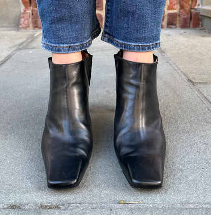 CHANEL CC Logo Chelsea Ankle Boots in Black Leather — Authentic Pre-Owned | EU 41 / US 10