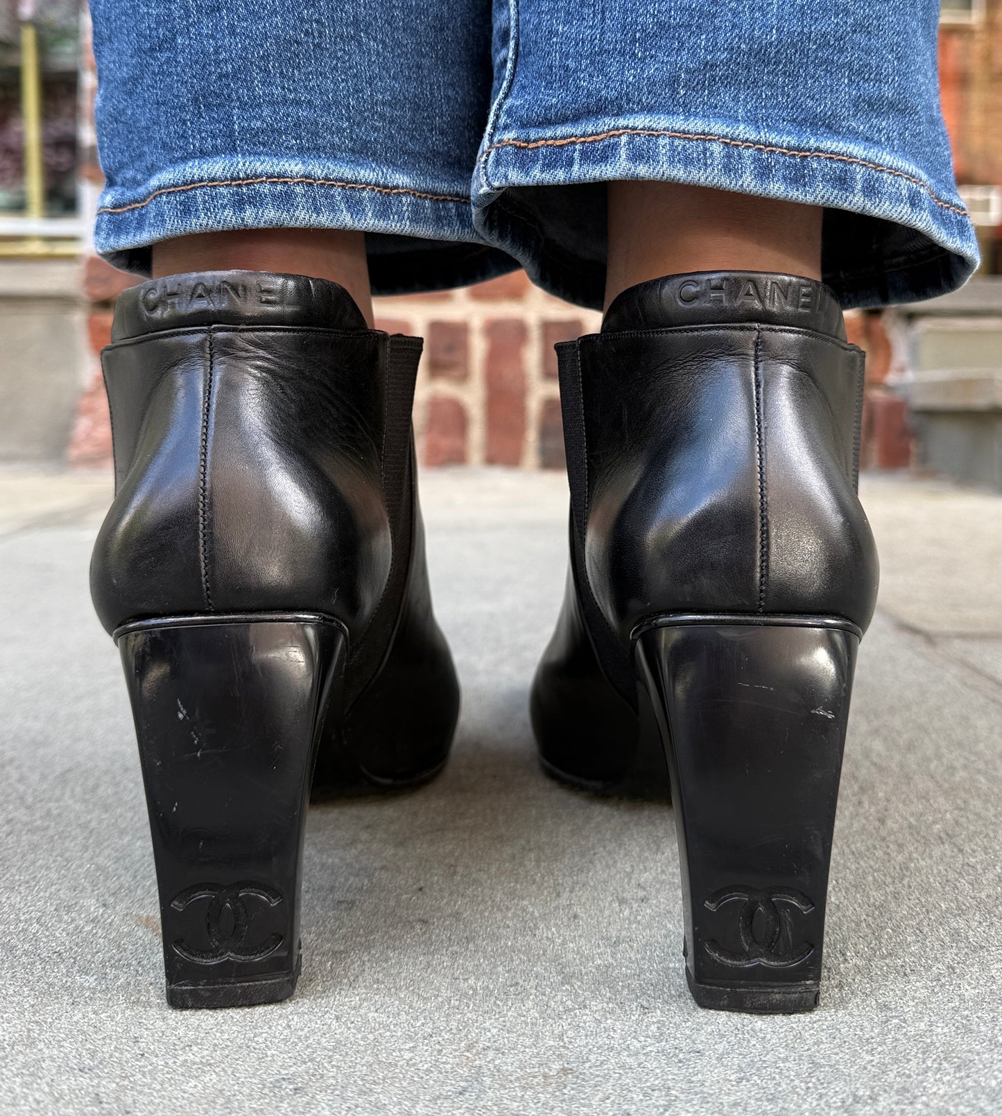 CHANEL CC Logo Chelsea Ankle Boots in Black Leather — Authentic Pre-Owned | EU 41 / US 10