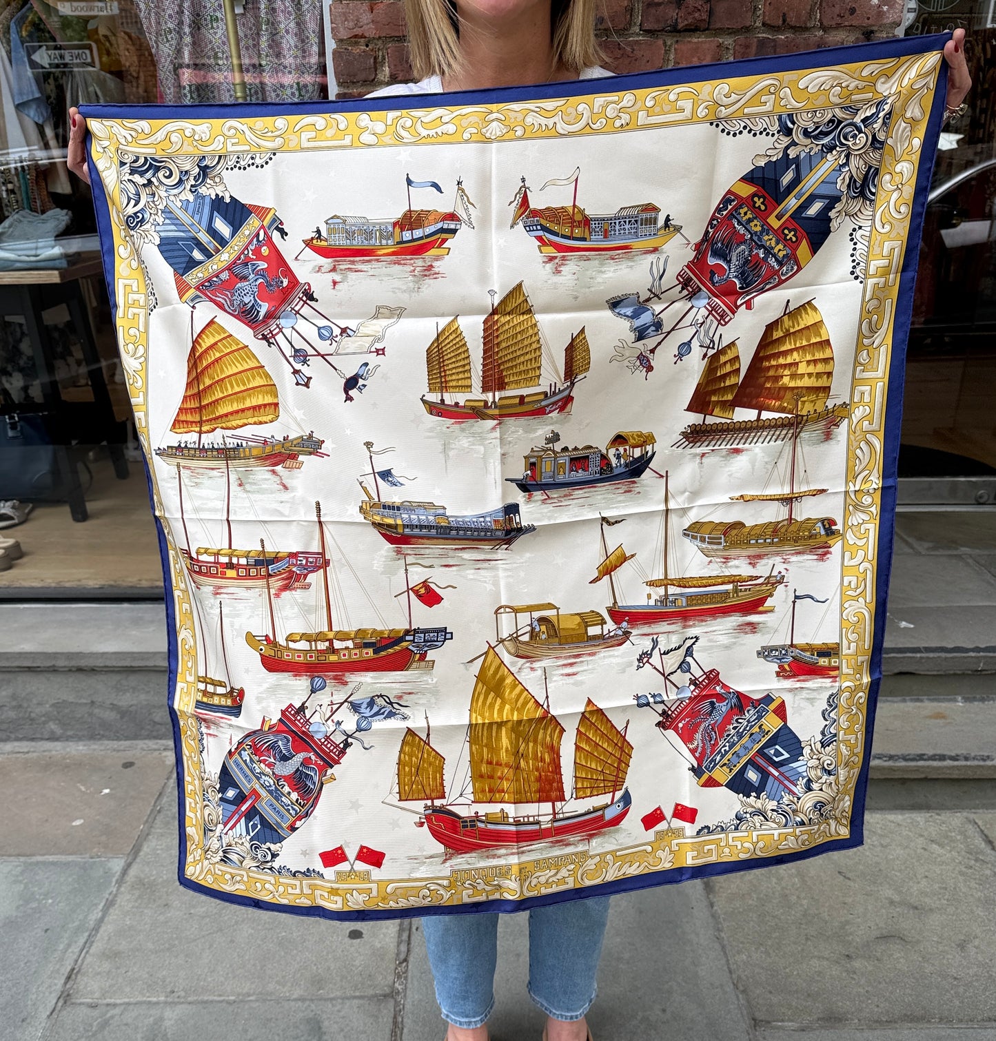 HERMES "JUNQUES ET SAMPANS" Silk Carre 90cm