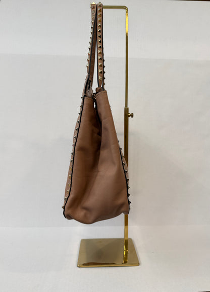 VALENTINO GARAVANI Rockstud Medium Tote with the front clasp closure — Blush