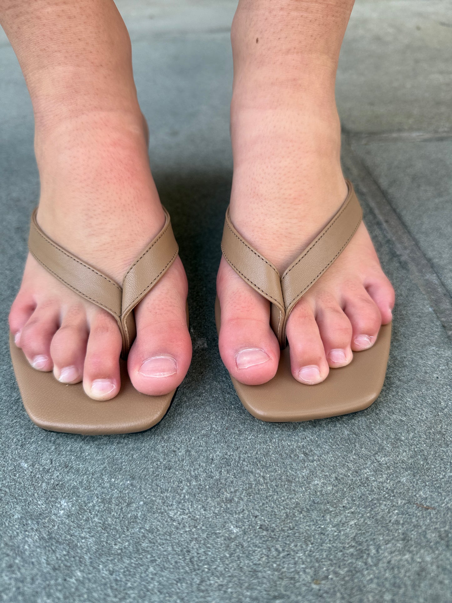 GUCCI NWT Blondie Interlocking GG Thong Sandals in Cream Leather — Authentic Pre-Owned | US7- EU37