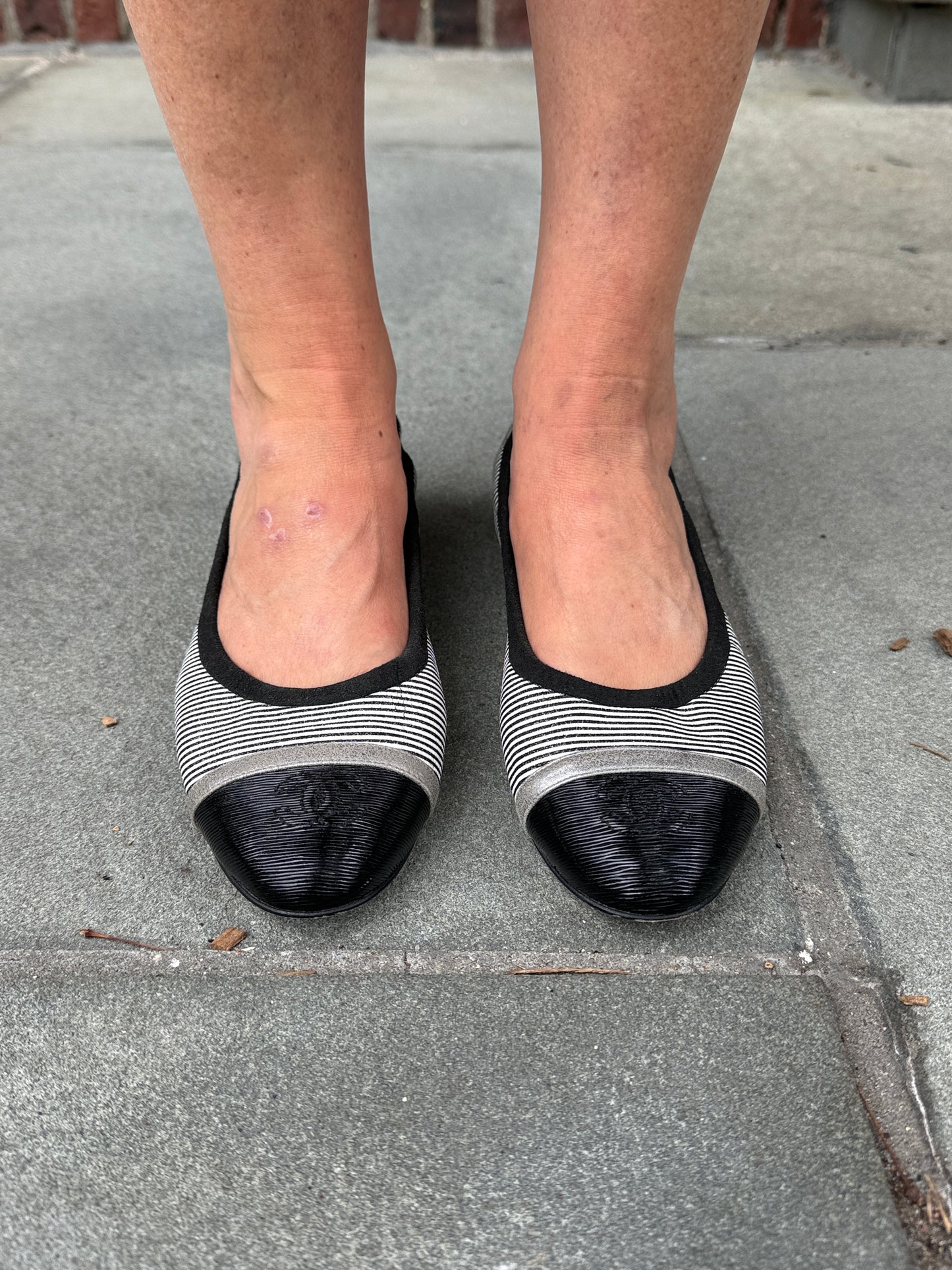 CHANEL Cap-Toe Ballet Flat in Striped Gros Grain/US8-EU39