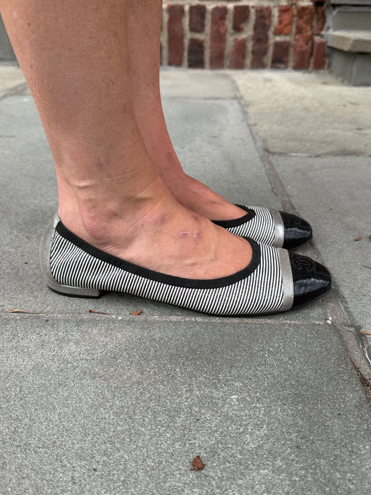 CHANEL Cap-Toe Ballet Flat in Striped Gros Grain/US8-EU39