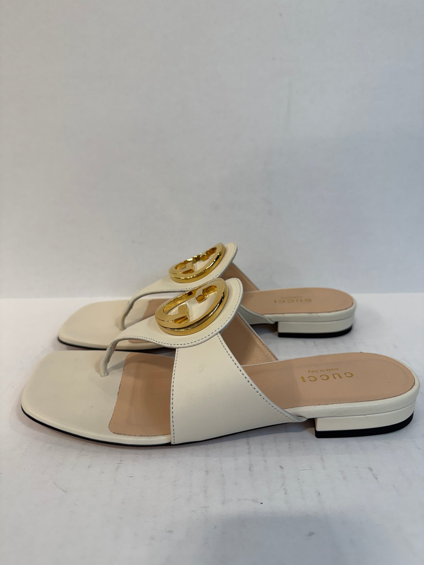 GUCCI NWT Blondie Interlocking GG Thong Sandals in Cream Leather — Authentic Pre-Owned | US7- EU37