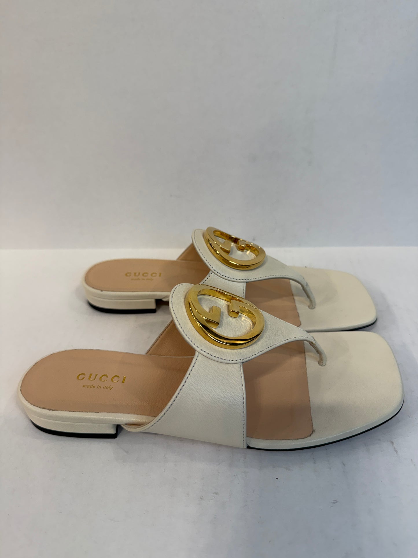 GUCCI NWT Blondie Interlocking GG Thong Sandals in Cream Leather — Authentic Pre-Owned | US7- EU37