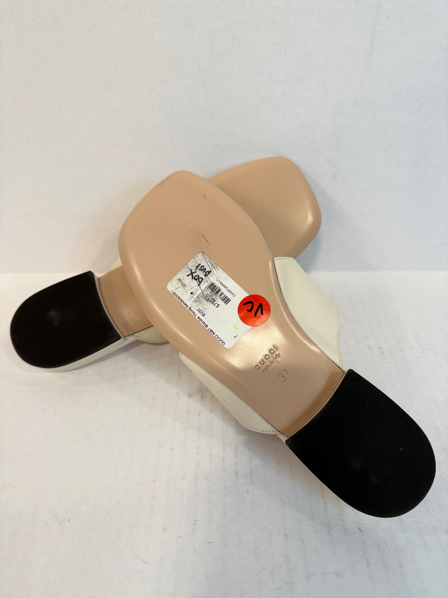 GUCCI NWT Blondie Interlocking GG Thong Sandals in Cream Leather — Authentic Pre-Owned | US7- EU37
