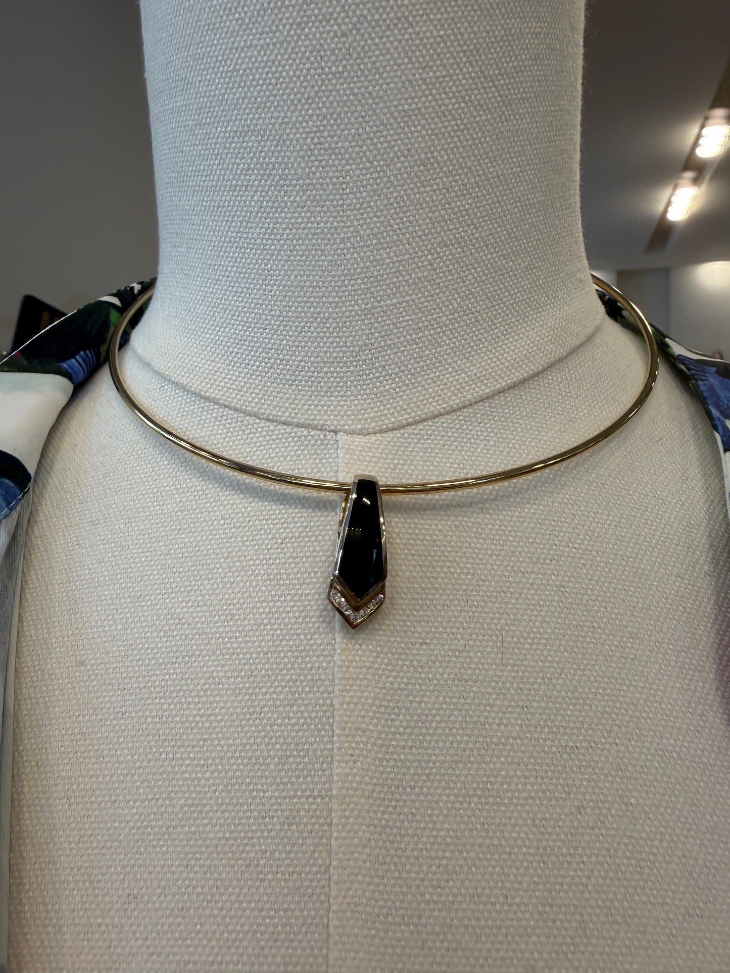 NO BRAND  Round Onyx Pendant Necklace