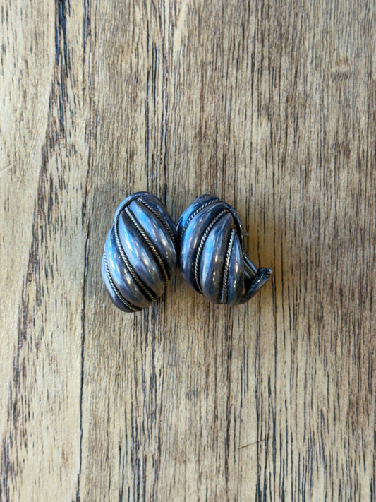 TIFFANY&CO Vintage Sterling Silver Shrimp Shell Twist Earrings