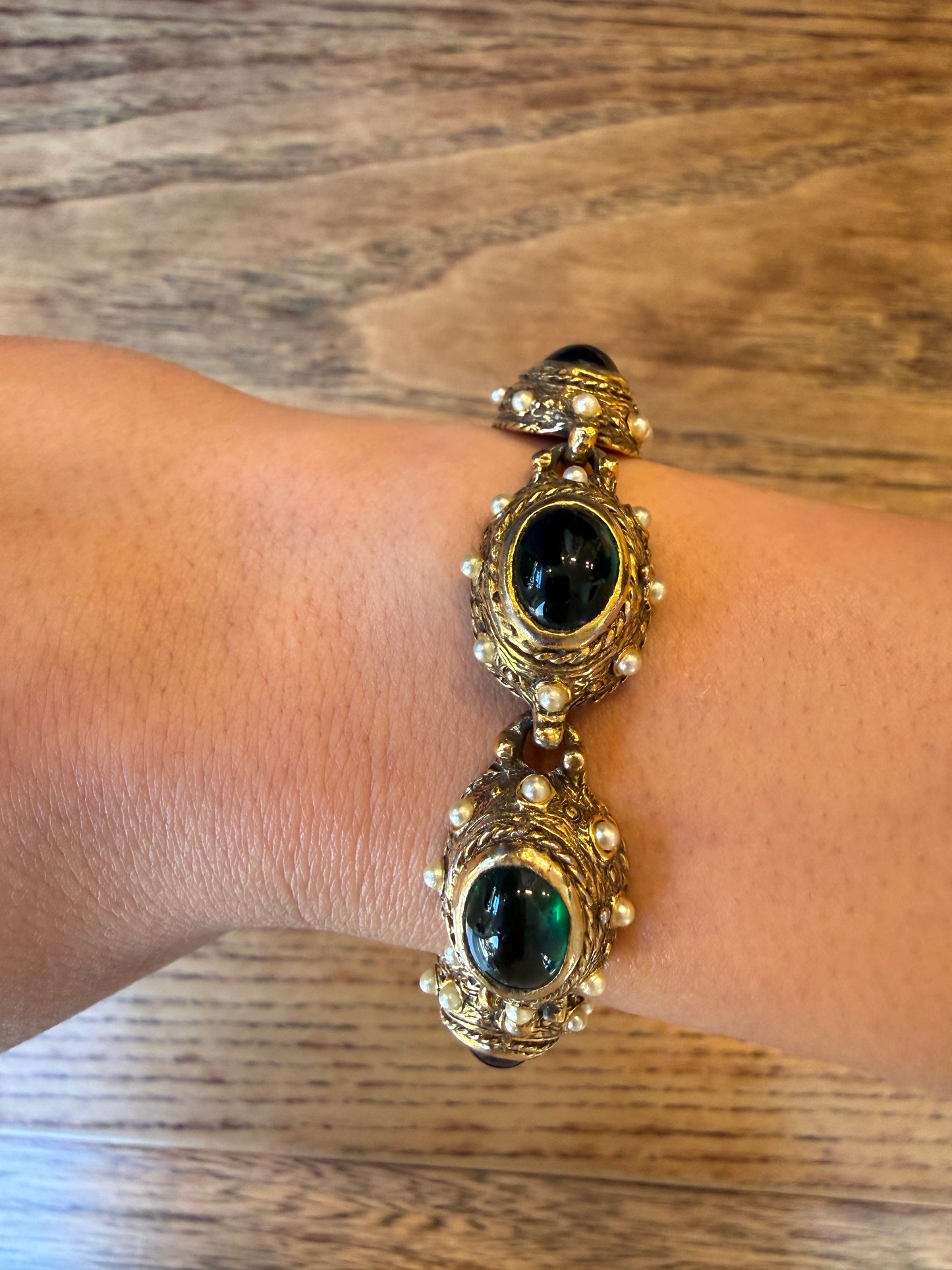 NO BRAND Link Bracelet Featuring Green Stone With A Small Pear Accents