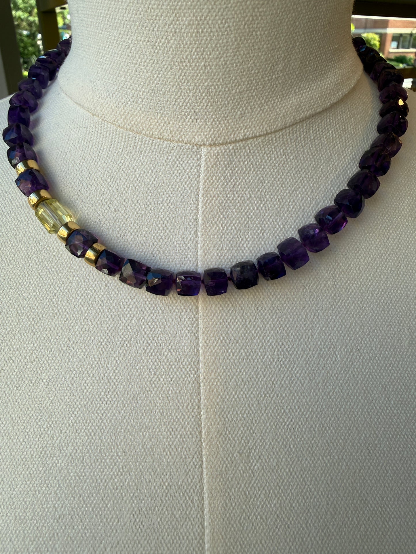 NO BRAND Necklace With Cube-Bead