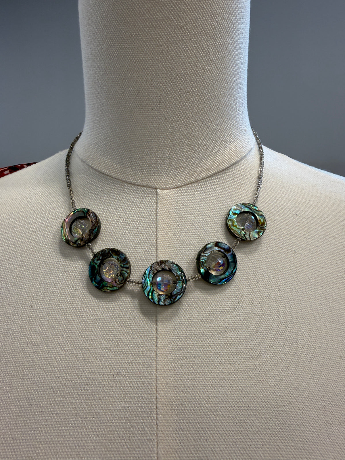 NO BRAND  5 Circular Pendants Necklace