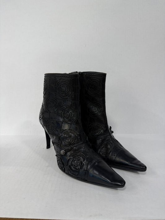 CHANEL Vintage  Leather Camelia Perforated HHeels Ankle boots/US7-EU37