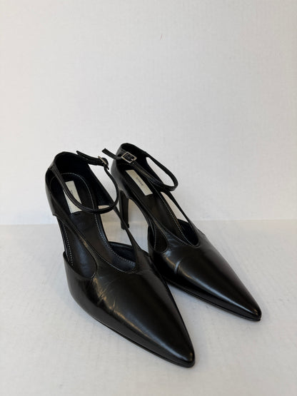 TOTEME NWT Cutout Leather Pointed Toe Pumps / US6-EU37