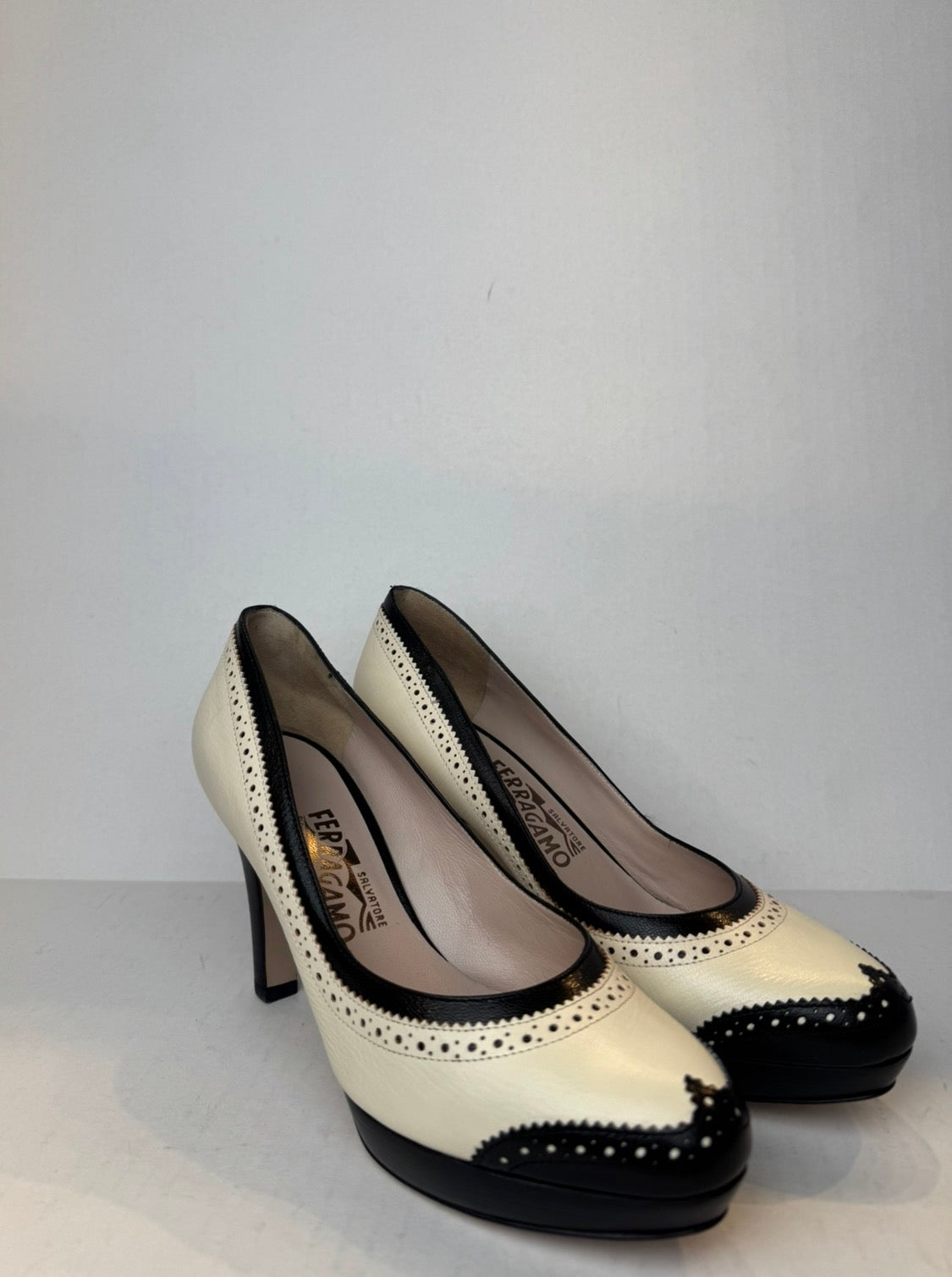 Salvatore Ferragamo NWT Famiana Leather Pump/7-EU38