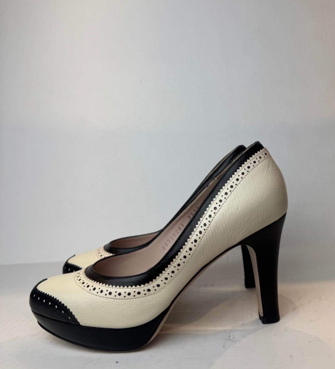 Salvatore Ferragamo NWT Famiana Leather Pump/7-EU38