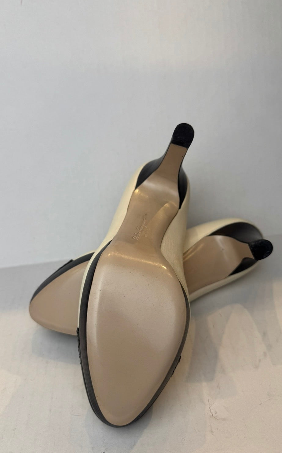 Salvatore Ferragamo NWT Famiana Leather Pump/7-EU38