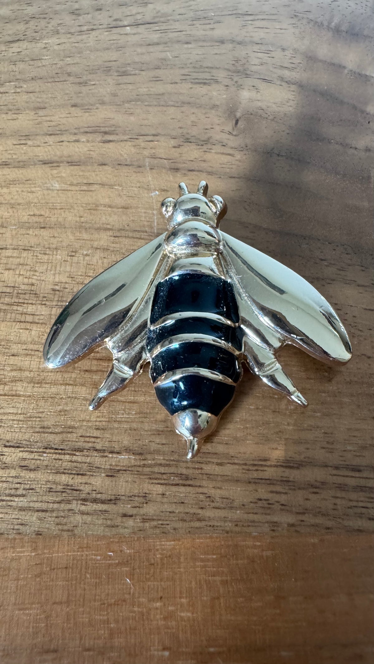 NO BRAND Gold Tone Bee Brooch