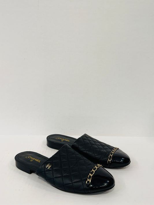 CHANEL Interlocking CC Logo Leather Mules / US7-EU38