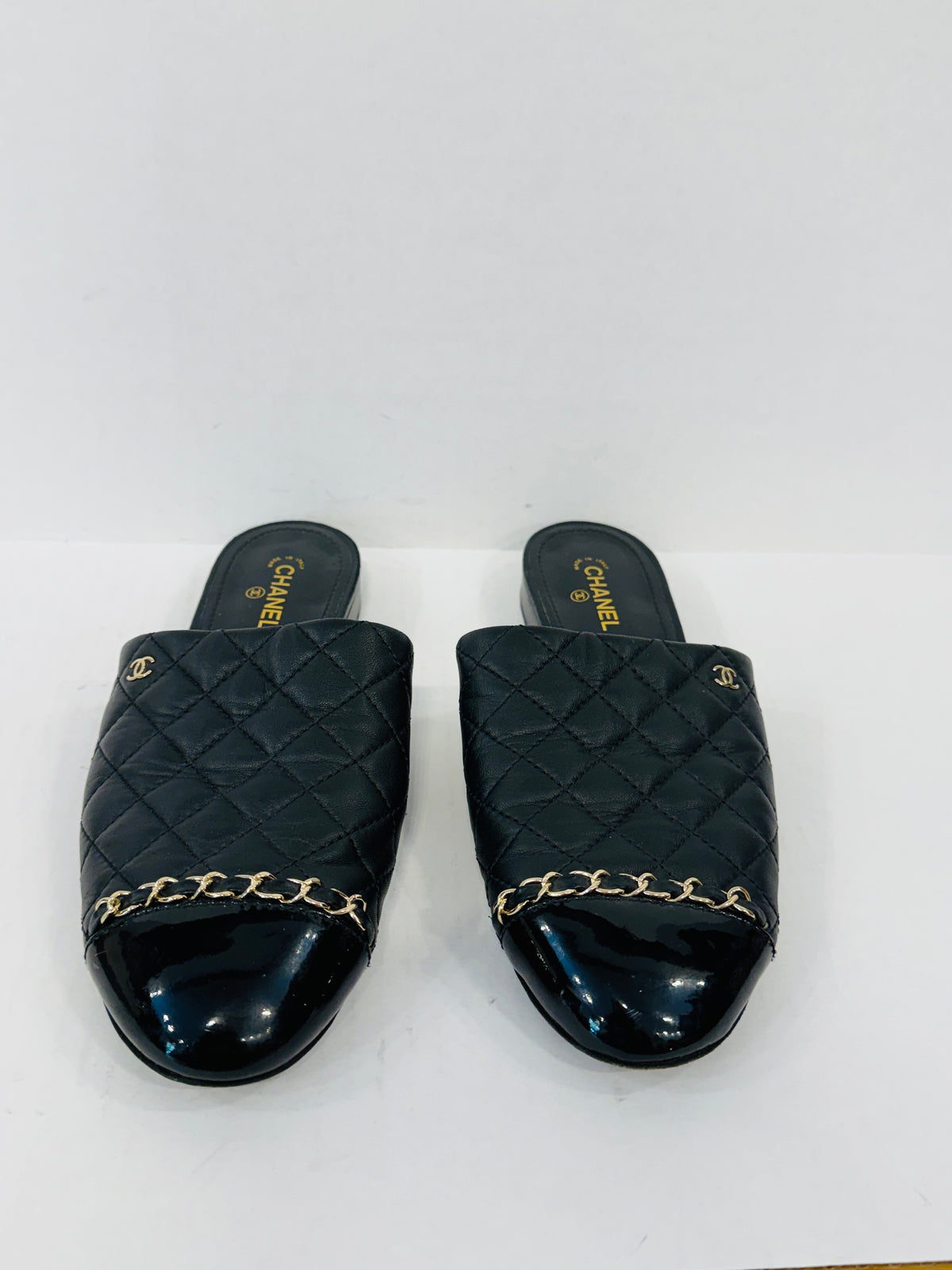 CHANEL Interlocking CC Logo Leather Mules / US7-EU38