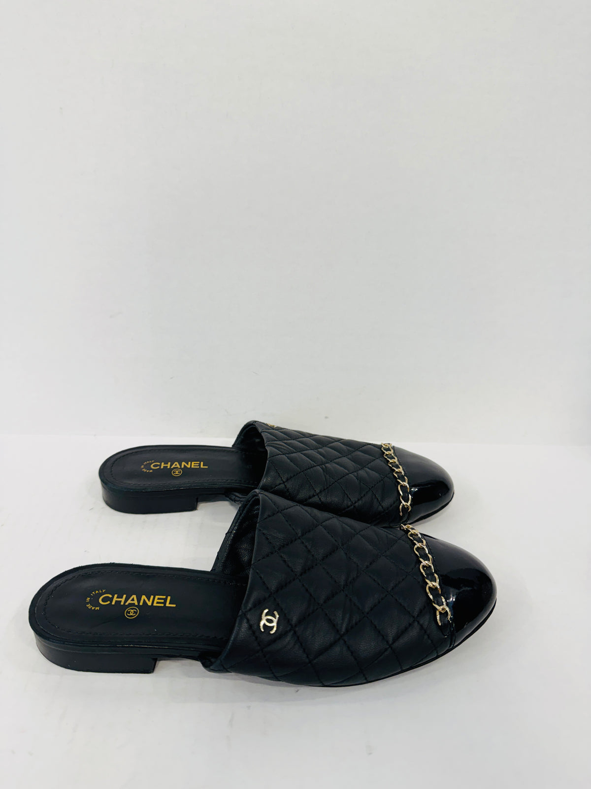 CHANEL Interlocking CC Logo Leather Mules / US7-EU38