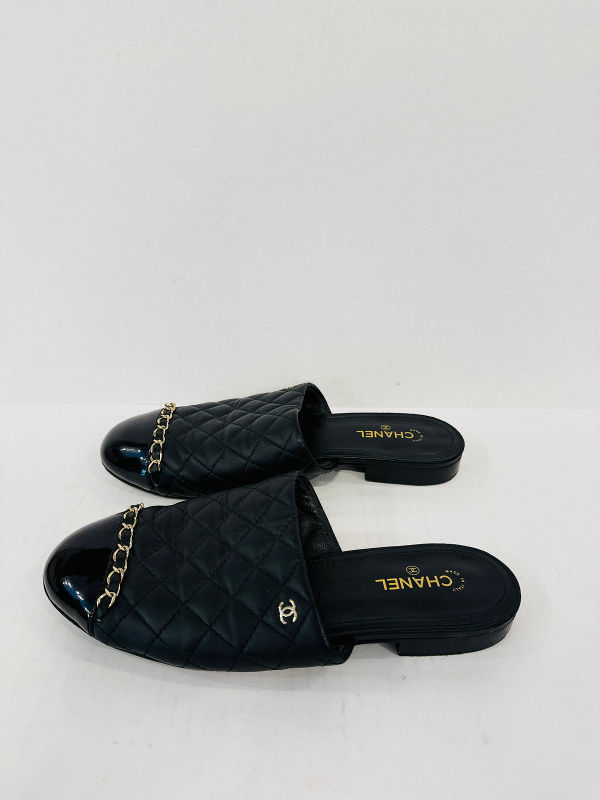 CHANEL Interlocking CC Logo Leather Mules / US7-EU38