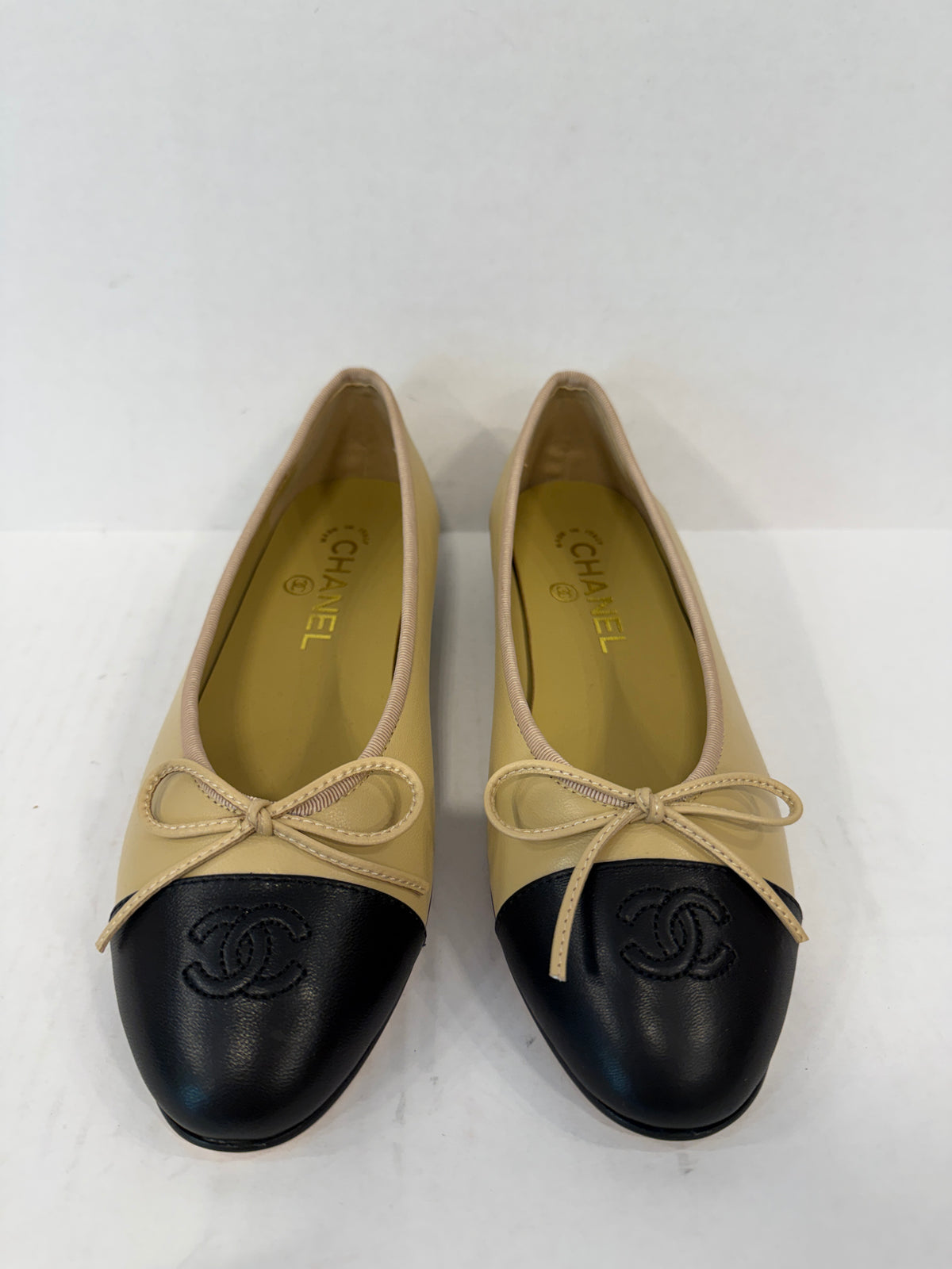 CHANEL Ballet Flat NWT Size 8 - EU38